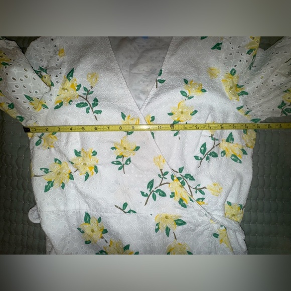 Draper James Wrap Floral Eyelet White Yellow Cottage 100% Cotton - Picture 2 of 12